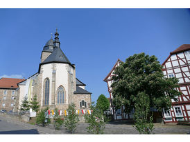 Fronleichnamsaltäre in den Naumburger Straßen (Foto: Karl-Franz Thiede)